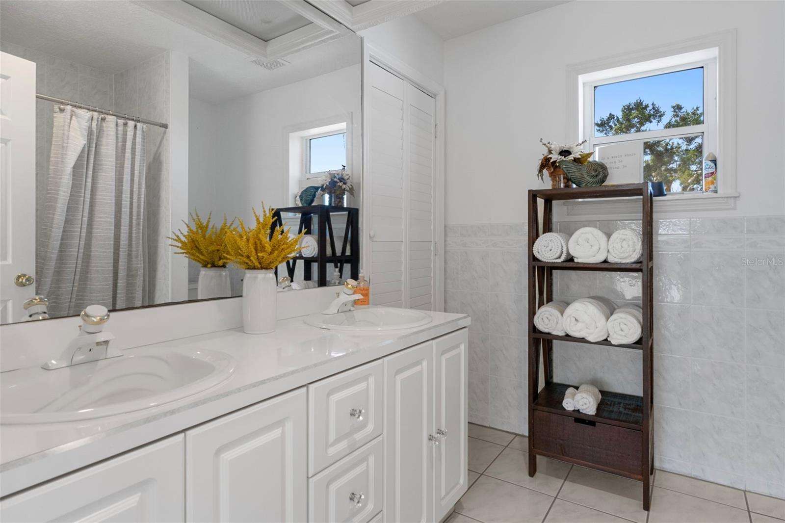 Listing photo id 30 for 5272 Tropical Point