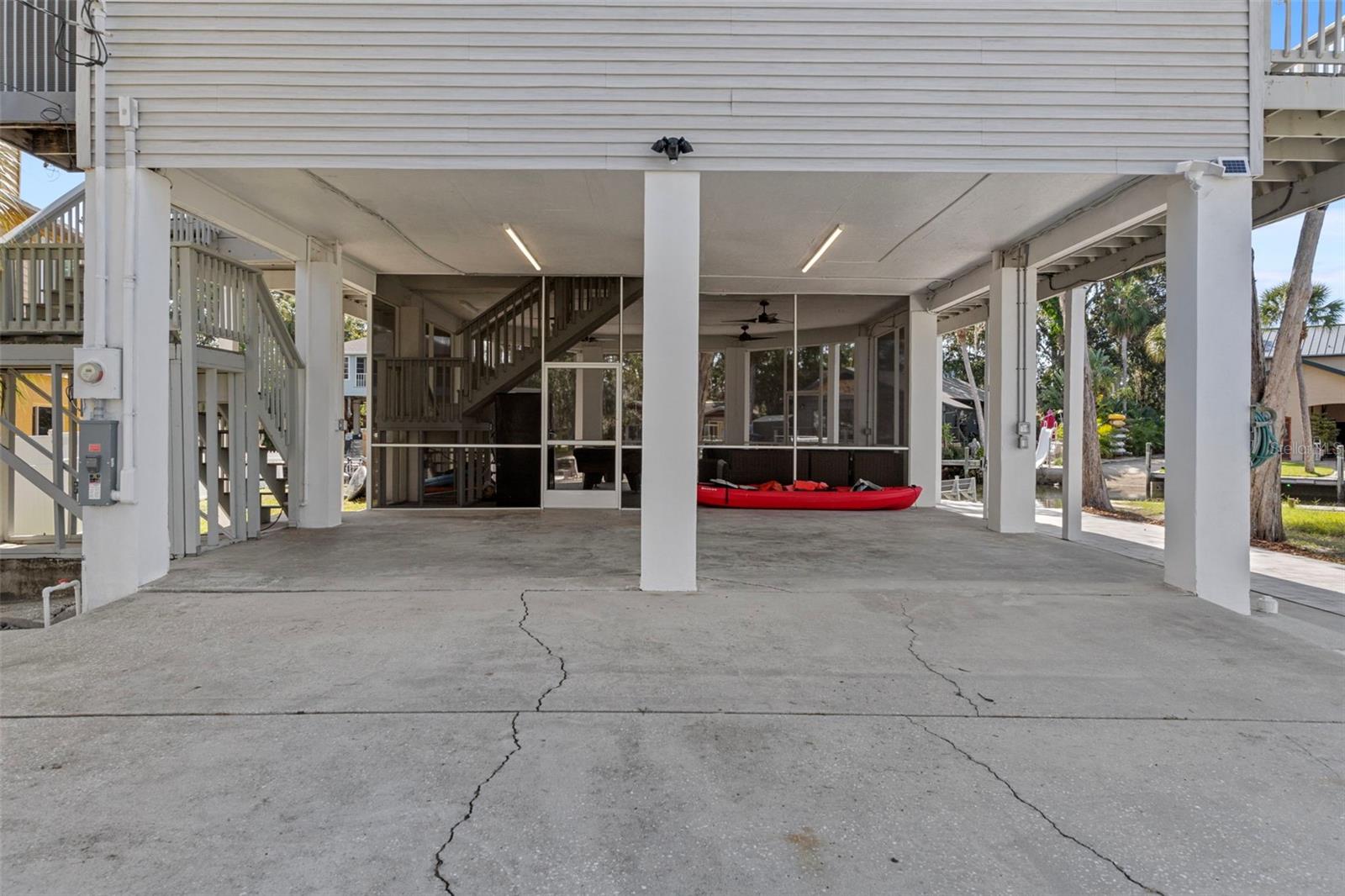 Listing photo id 32 for 5272 Tropical Point