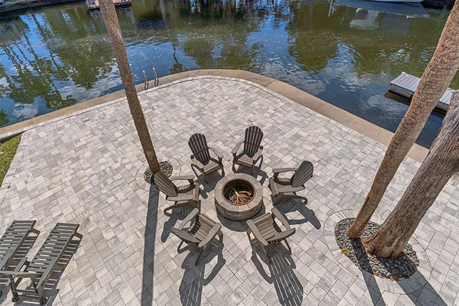 Listing photo id 37 for 5272 Tropical Point