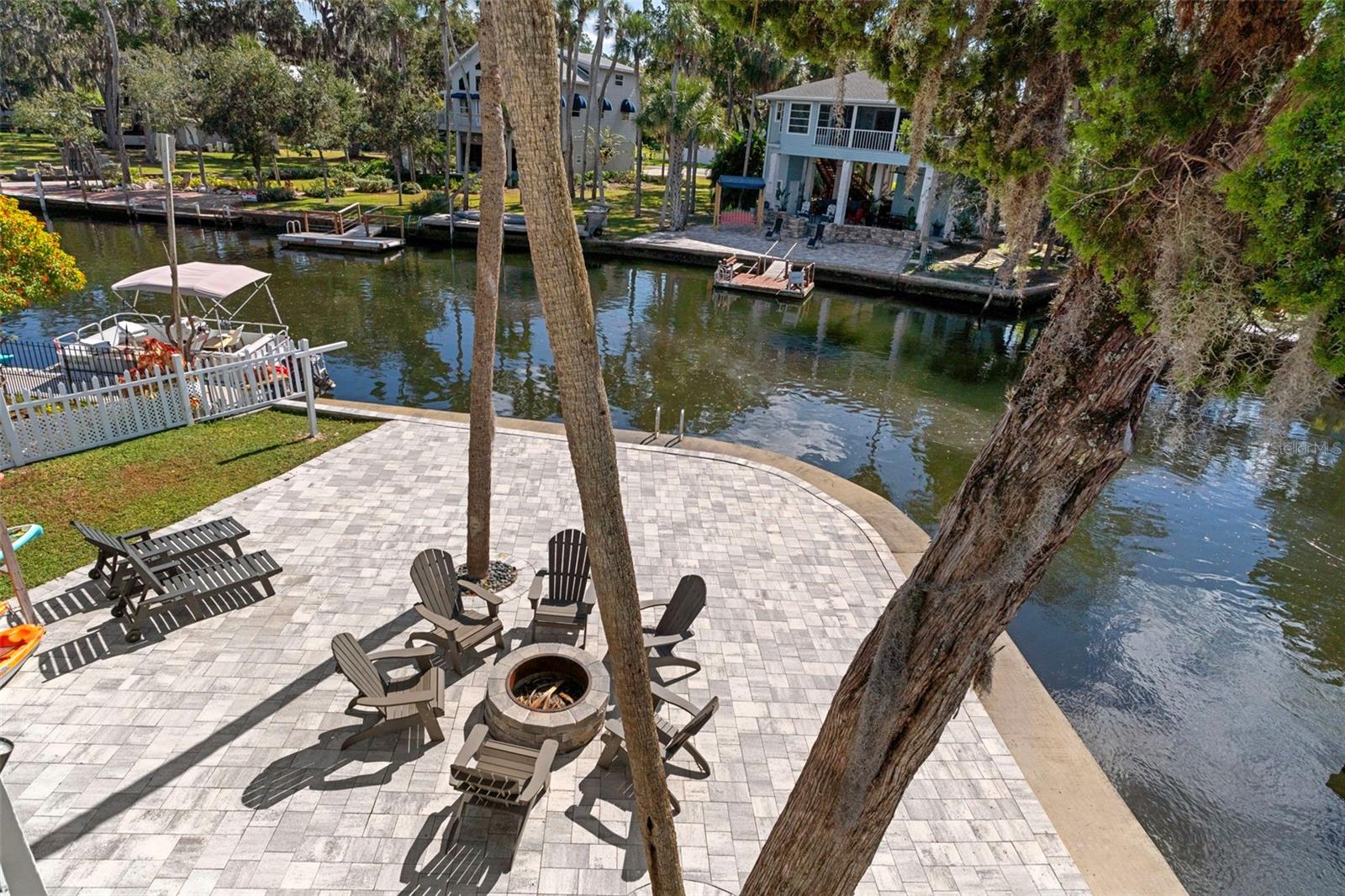 Listing photo id 38 for 5272 Tropical Point