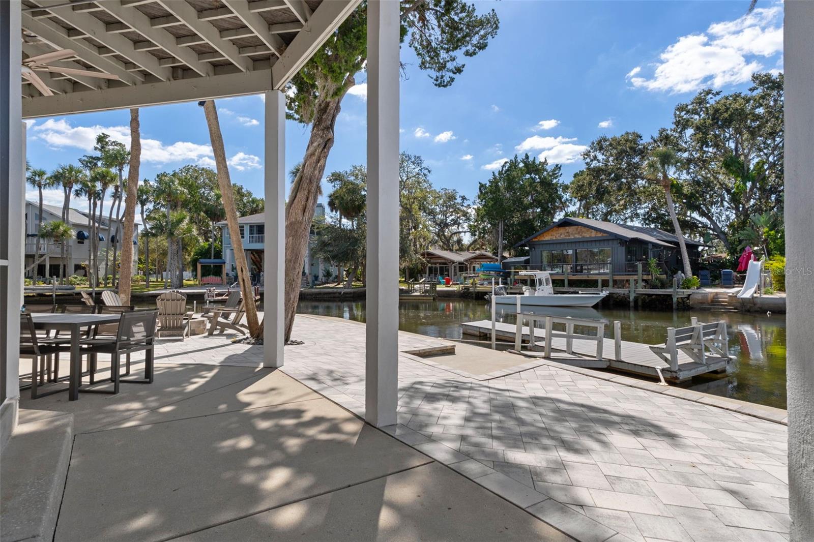 Listing photo id 39 for 5272 Tropical Point