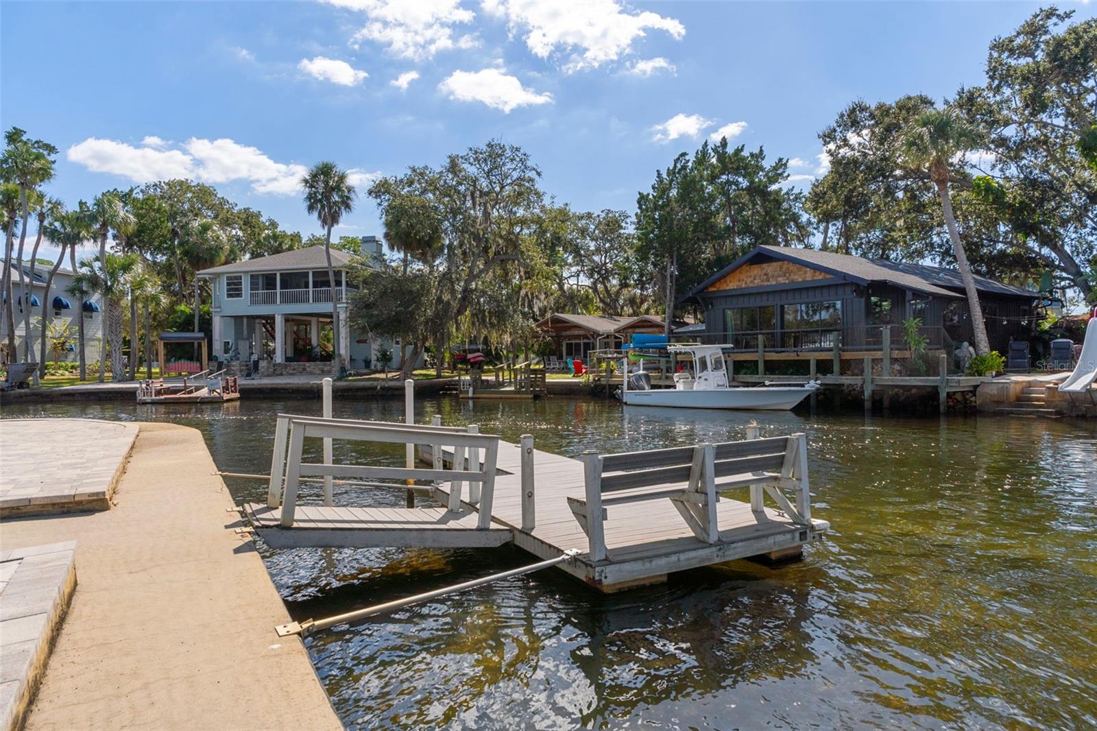 Listing photo id 42 for 5272 Tropical Point