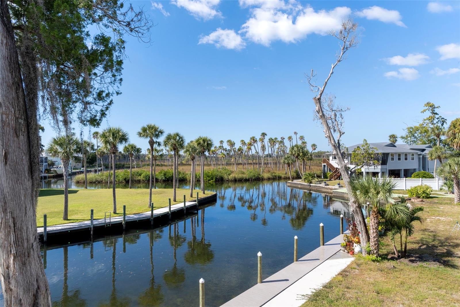 Listing photo id 44 for 5272 Tropical Point