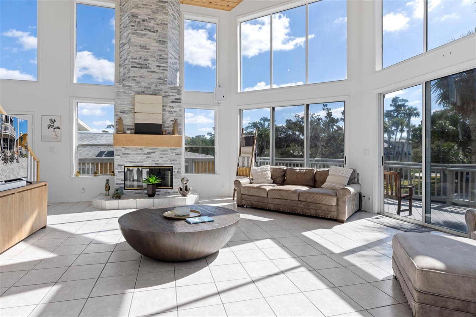 Listing photo id 7 for 5272 Tropical Point