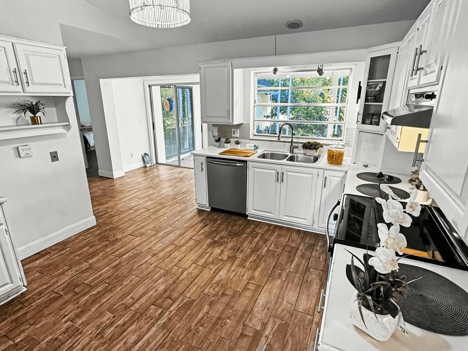 Image 21 of 30 For 1103 Marcus Court