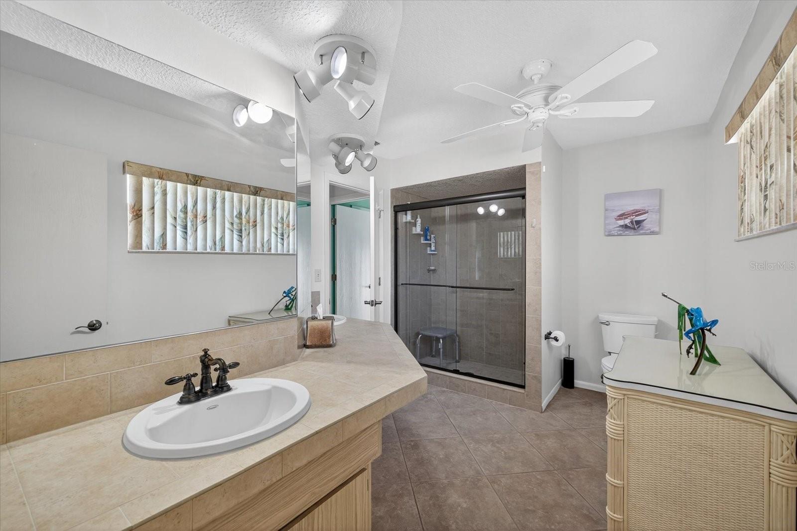 Listing photo id 9 for 7901 Willow Brook Court