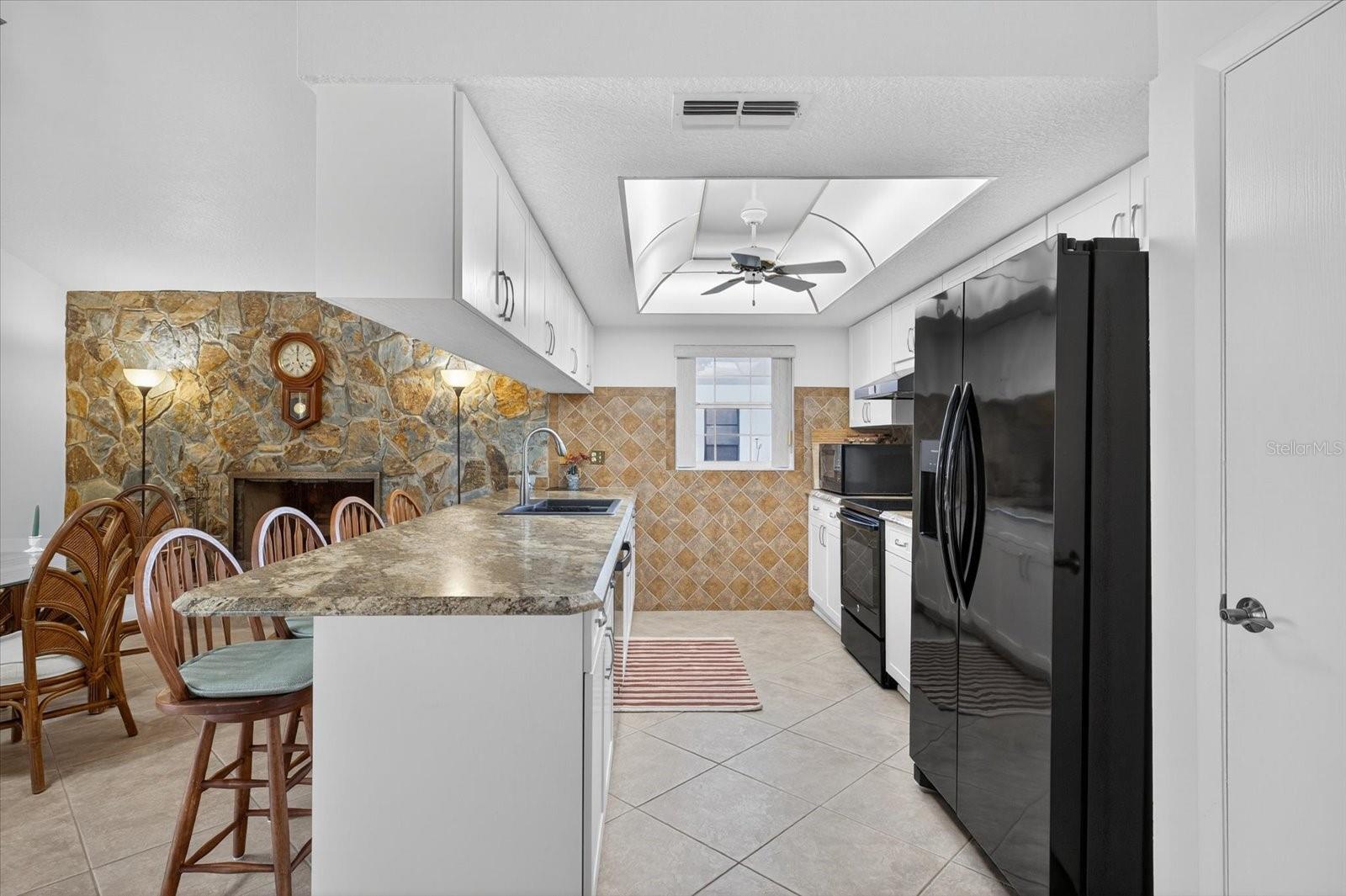 Listing photo id 16 for 7901 Willow Brook Court