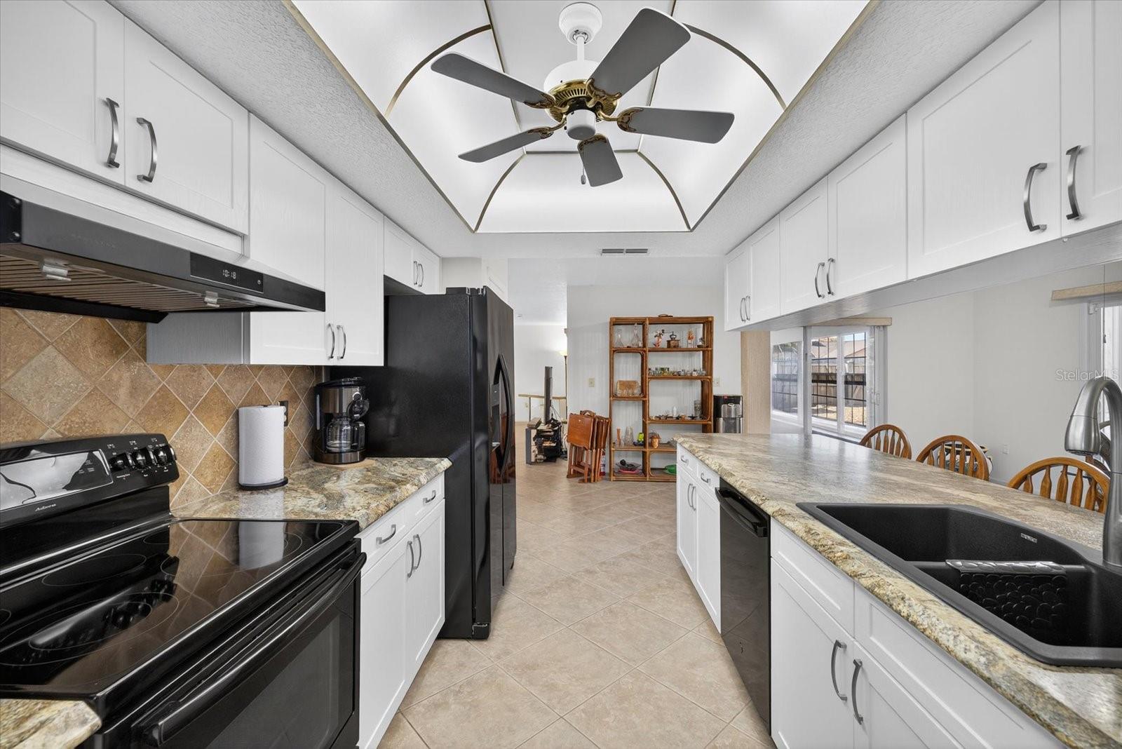 Listing photo id 17 for 7901 Willow Brook Court