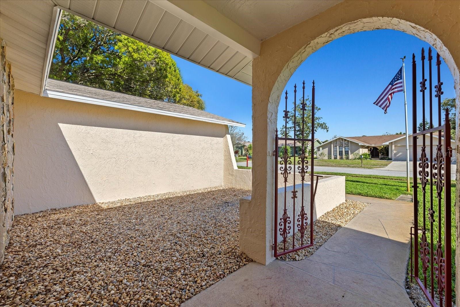 Listing photo id 2 for 7901 Willow Brook Court