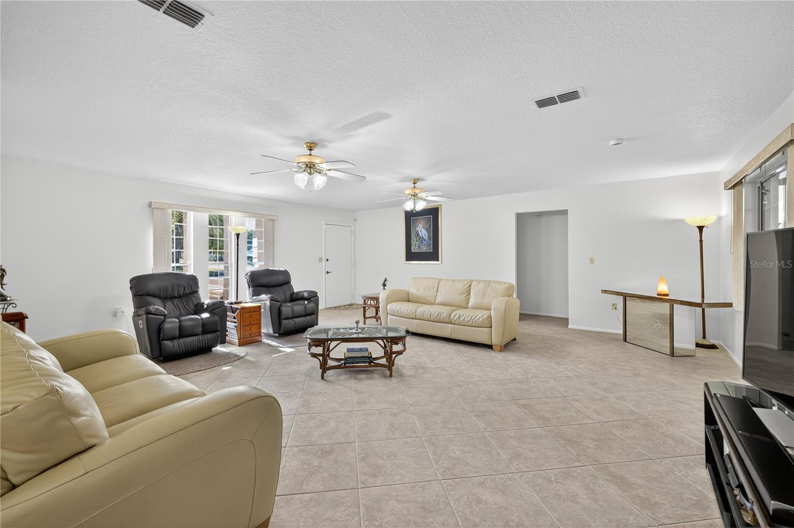 Listing photo id 3 for 7901 Willow Brook Court