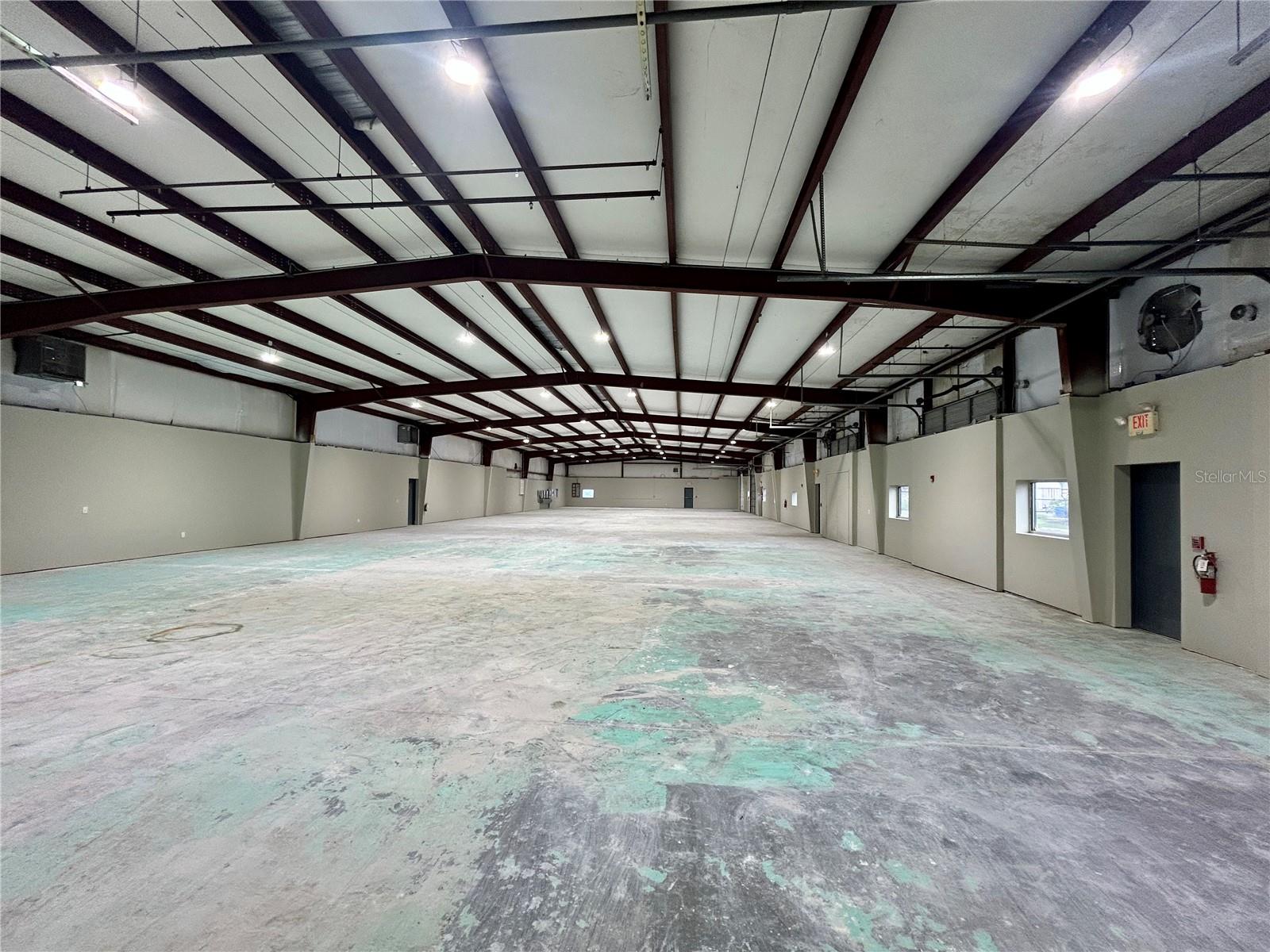 Listing photo id 8 for 141 Burbank Road