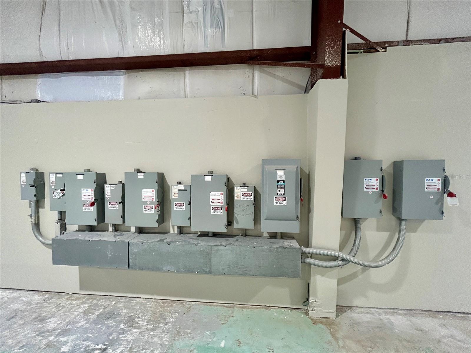 Listing photo id 3 for 141 Burbank Road