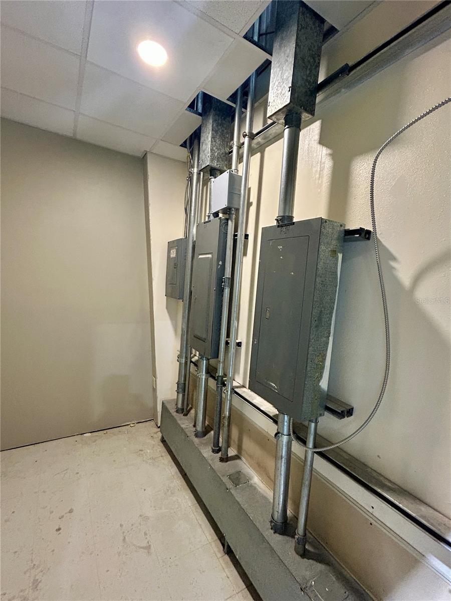 Listing photo id 4 for 141 Burbank Road