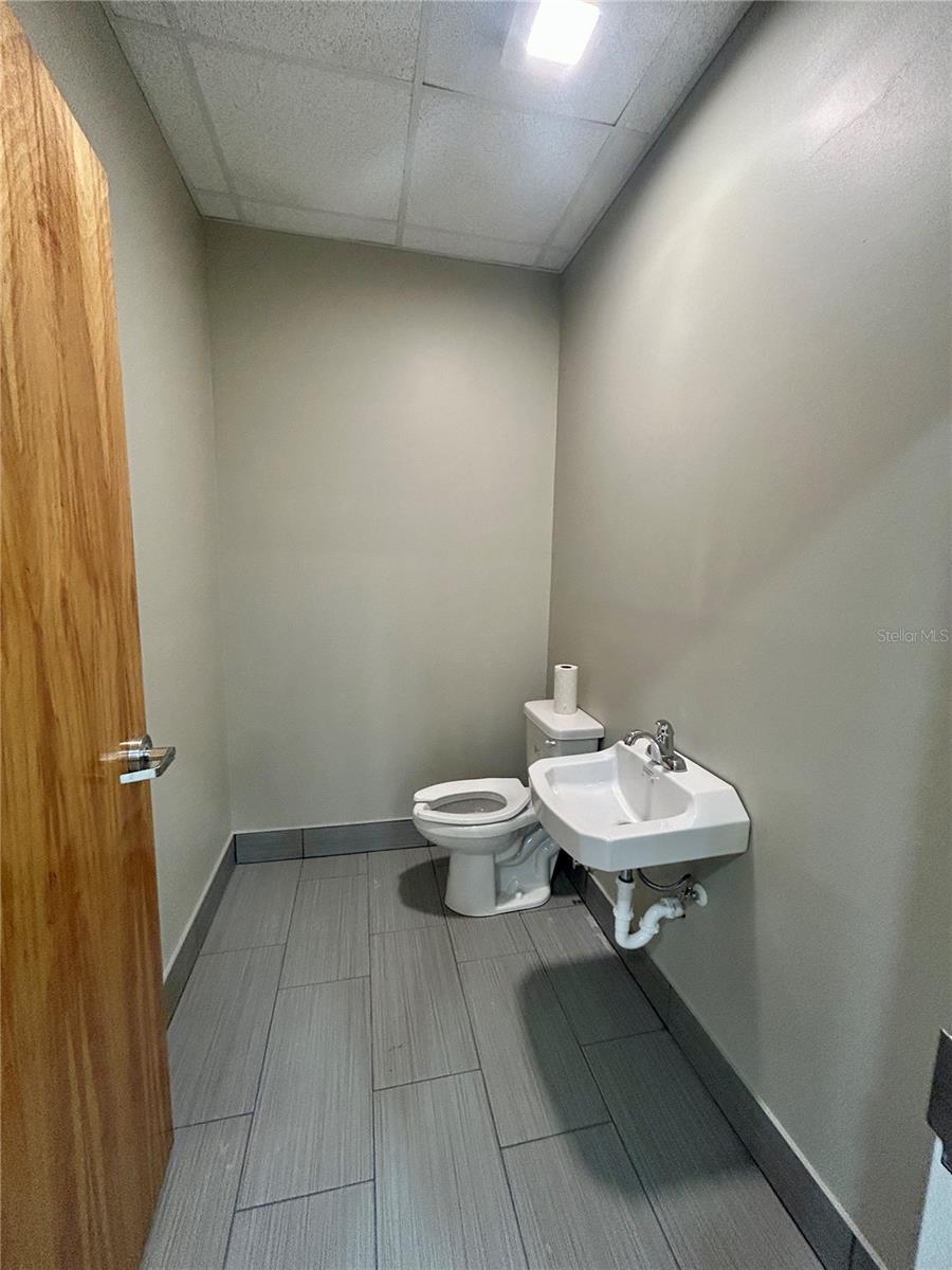 Listing photo id 5 for 141 Burbank Road