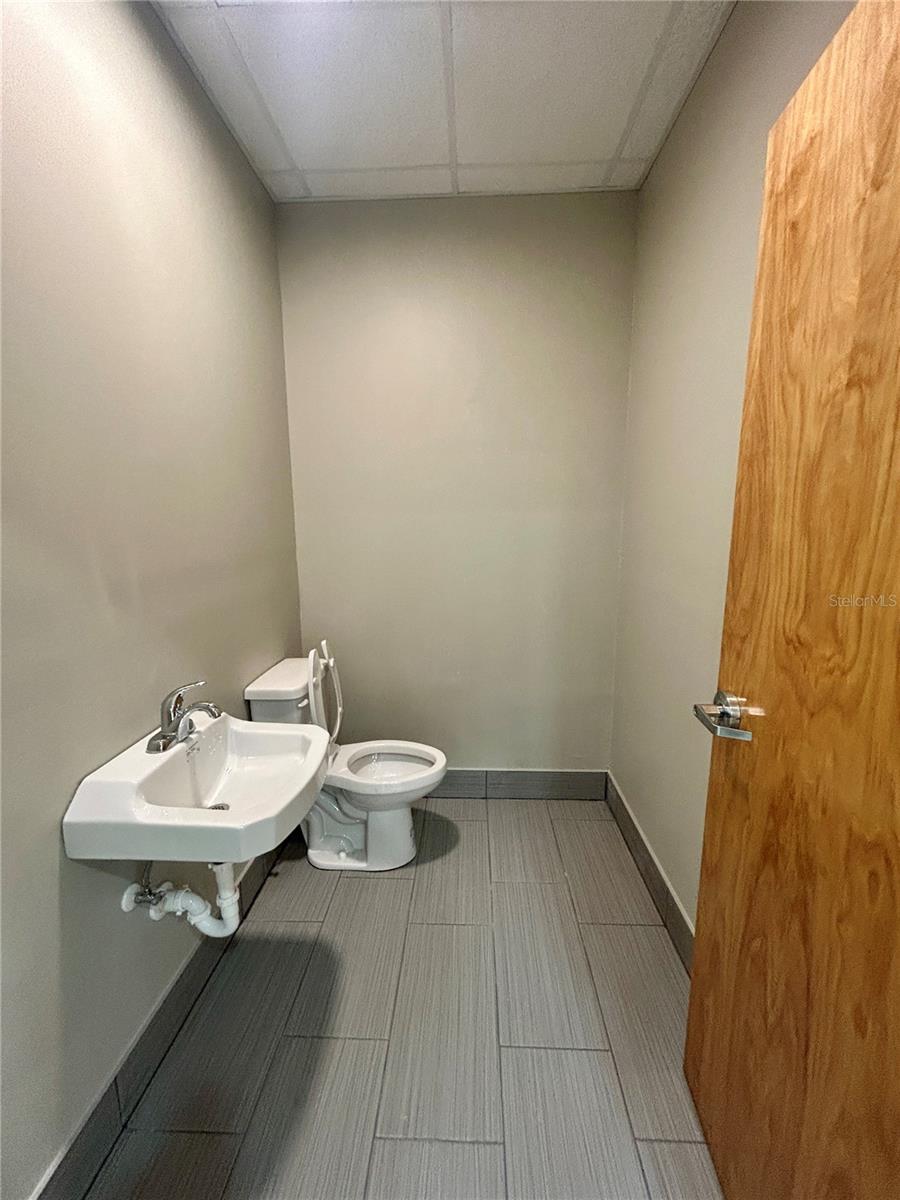 Listing photo id 6 for 141 Burbank Road