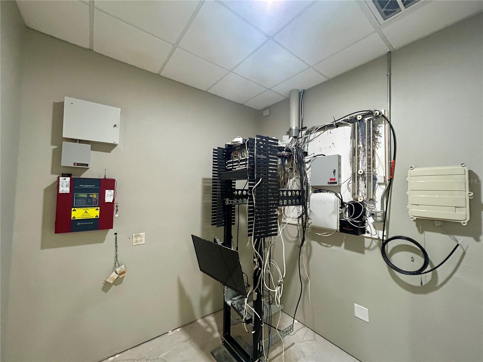 Listing photo id 7 for 141 Burbank Road