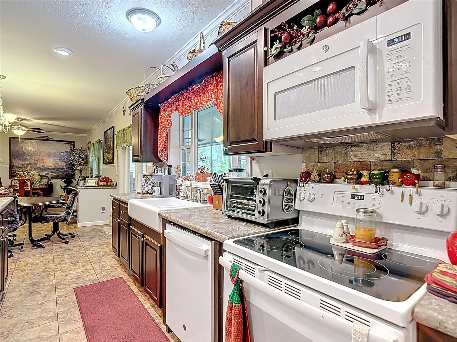 Image 17 of 67 For 18005 Nicholas Avenue