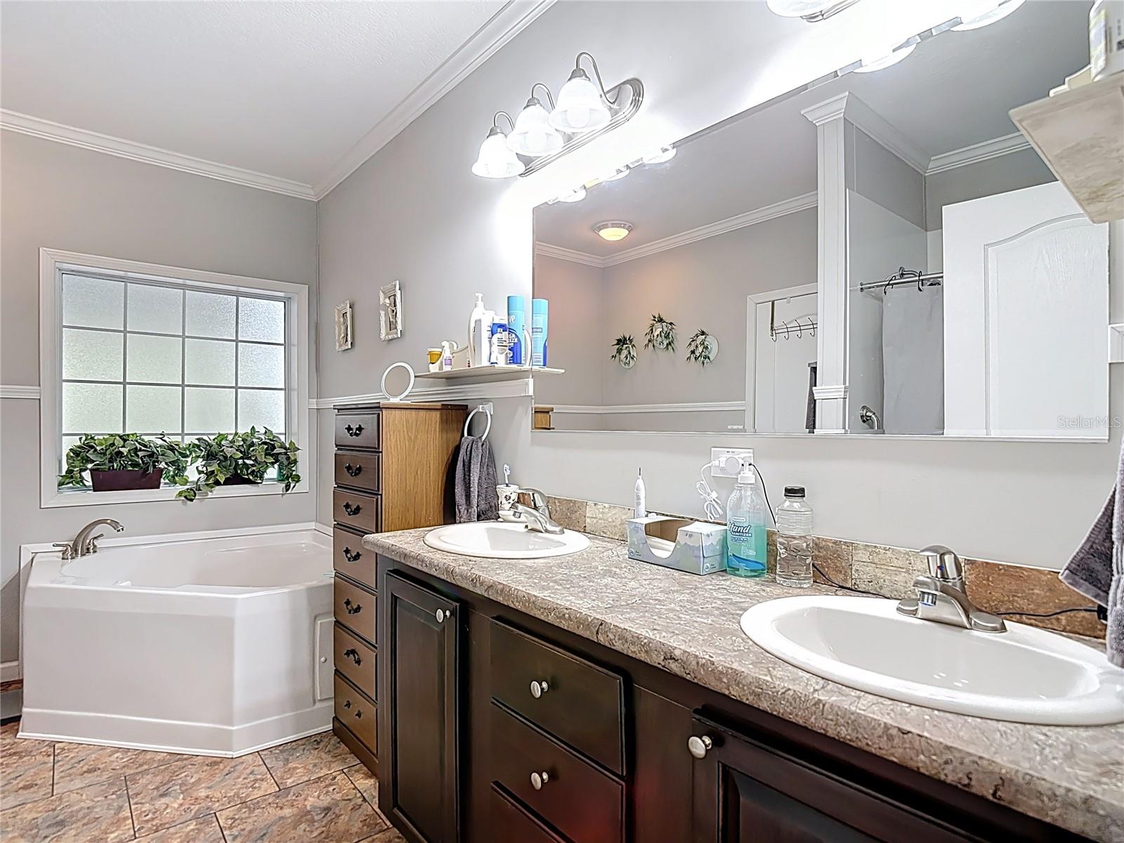 Image 34 of 67 For 18005 Nicholas Avenue