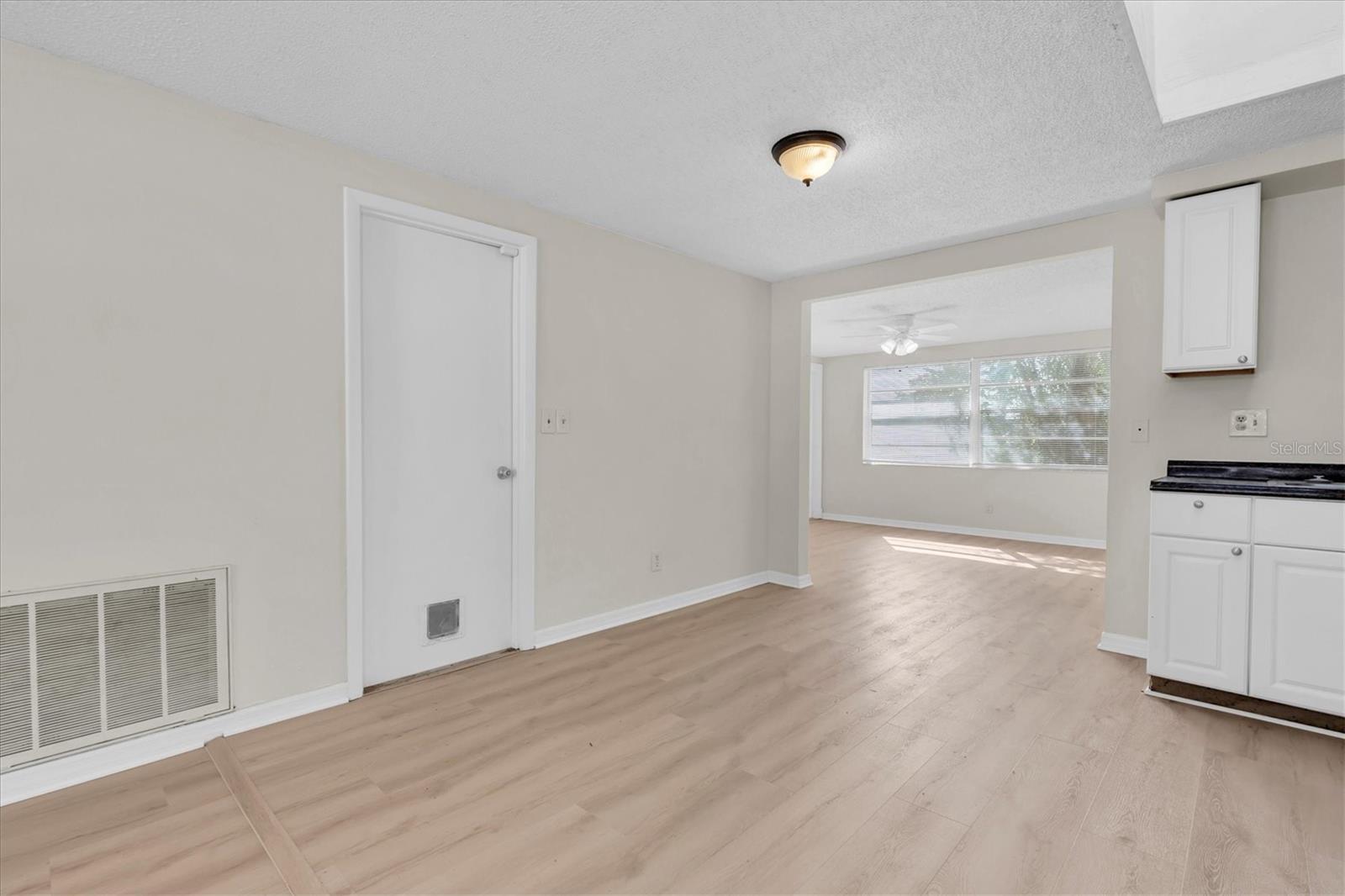 Image 10 of 30 For 3326 Garfield Dr