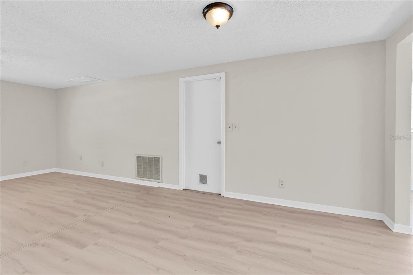 Image 11 of 30 For 3326 Garfield Dr