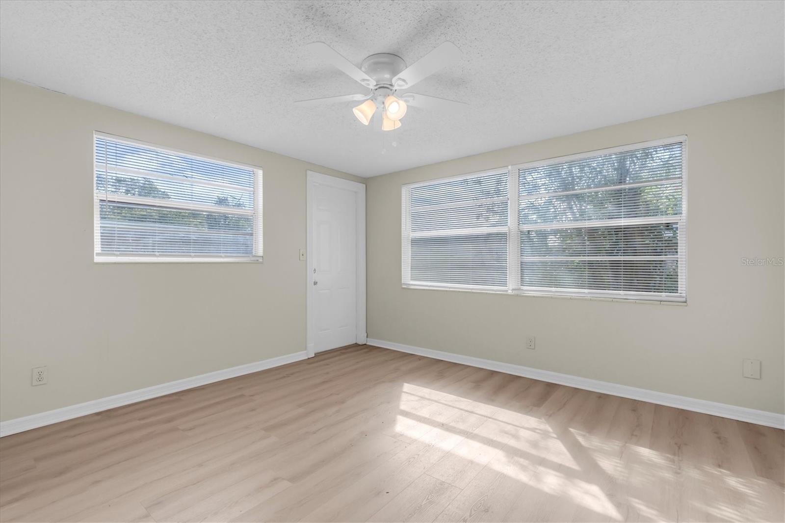 Image 12 of 30 For 3326 Garfield Dr