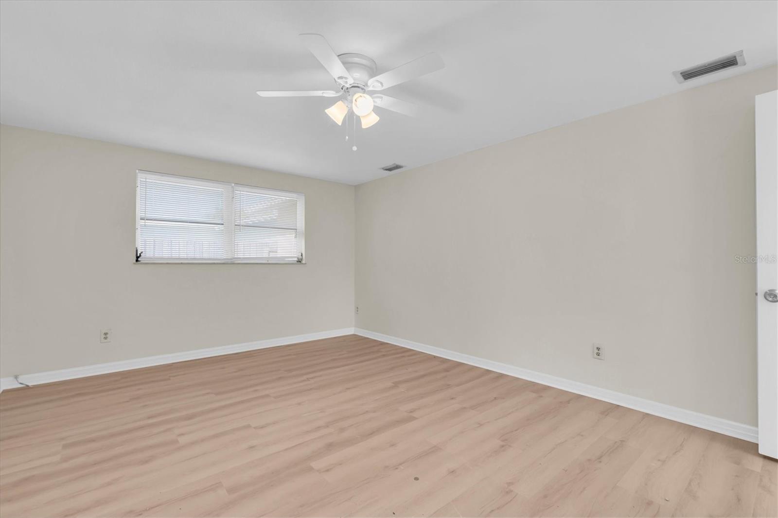 Image 16 of 30 For 3326 Garfield Dr