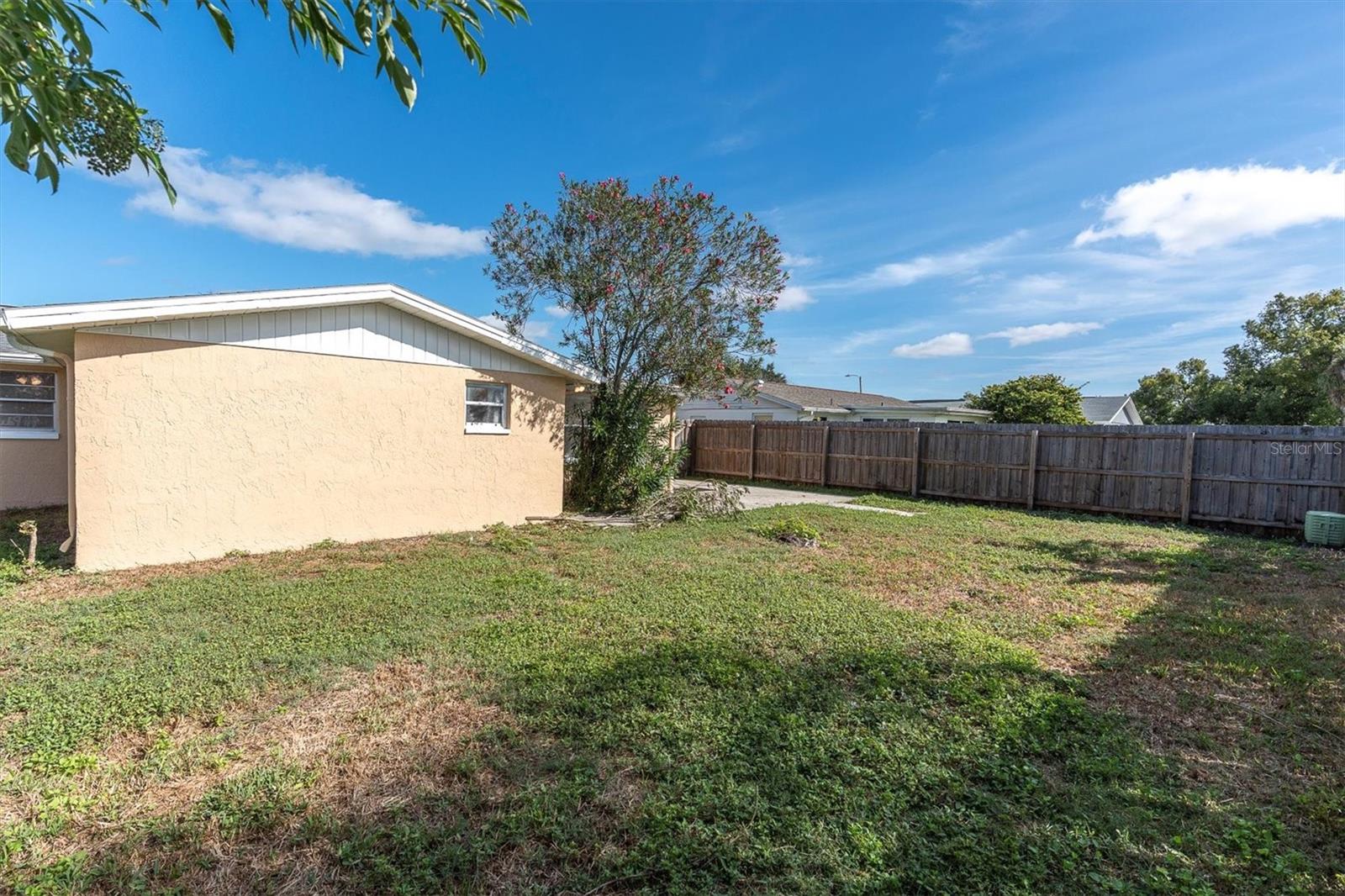 Image 26 of 30 For 3326 Garfield Dr