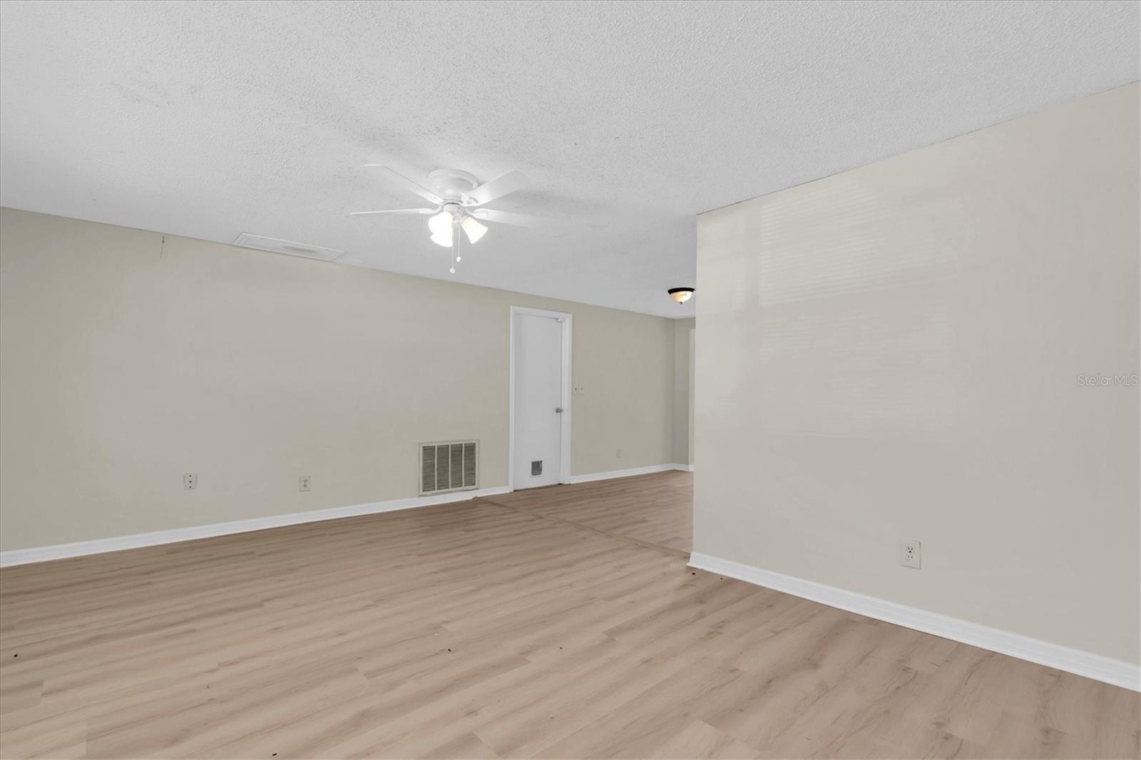 Image 6 of 30 For 3326 Garfield Dr