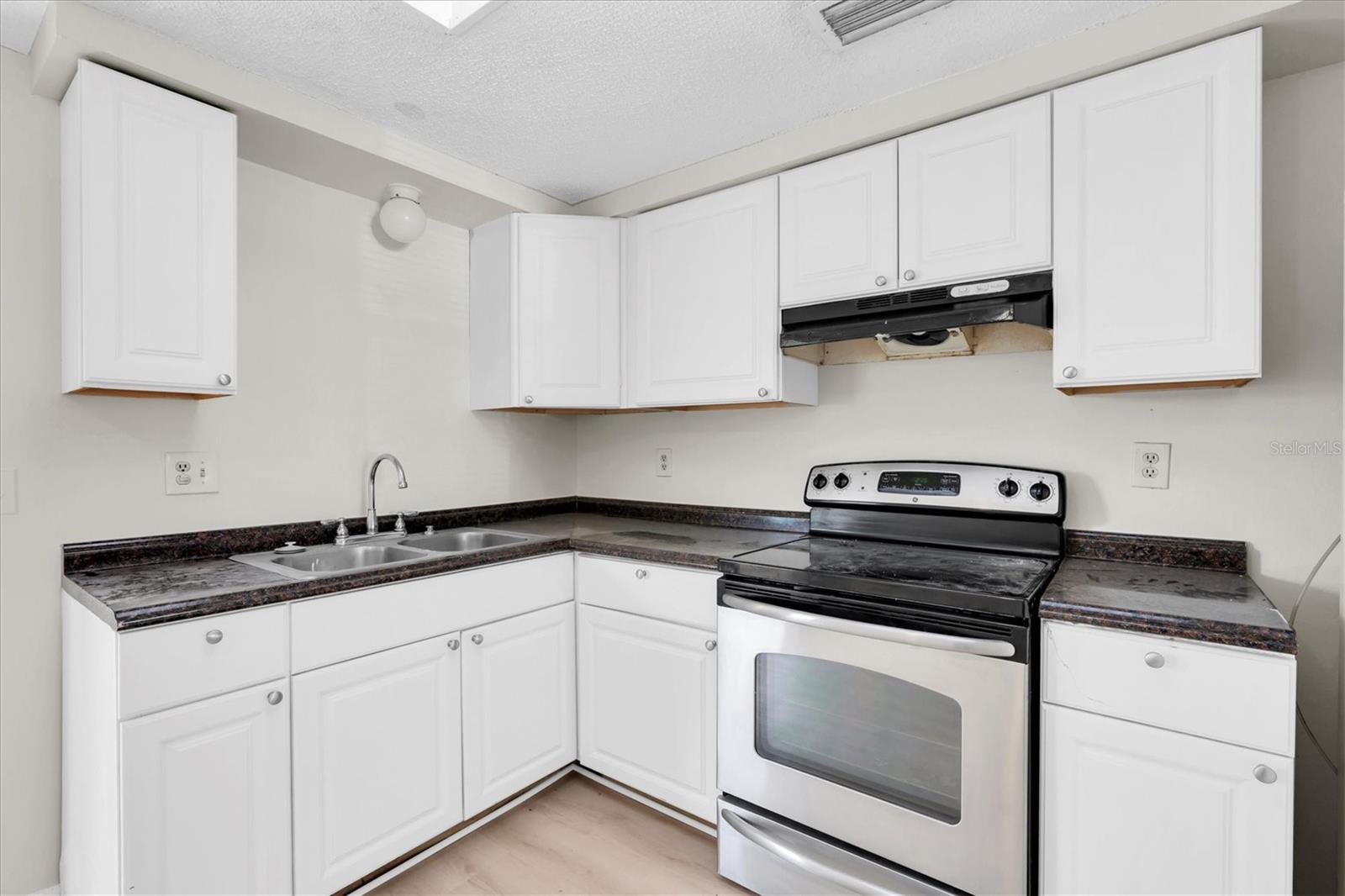 Image 8 of 30 For 3326 Garfield Dr