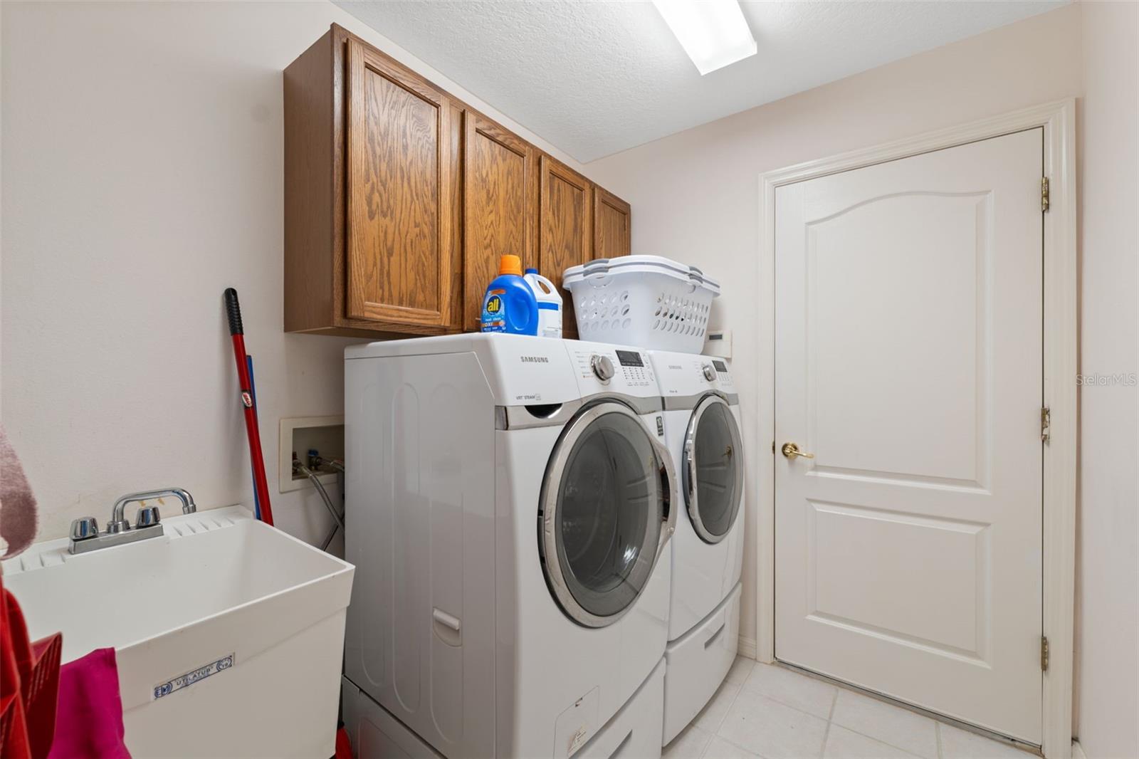 Image 33 of 78 For 1201 Dustan Place