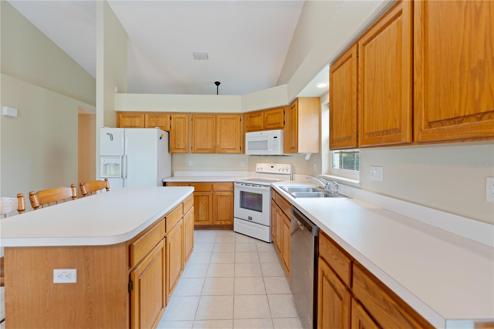 Listing photo id 9 for 6741 Northlake Drive