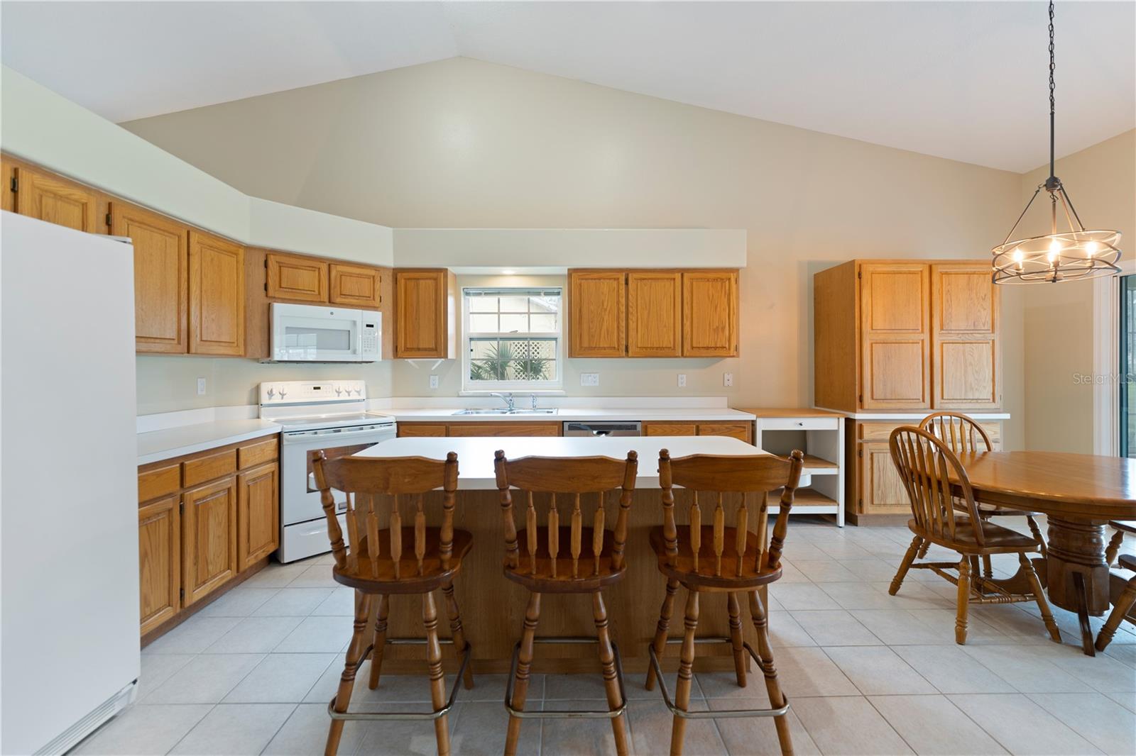 Listing photo id 10 for 6741 Northlake Drive