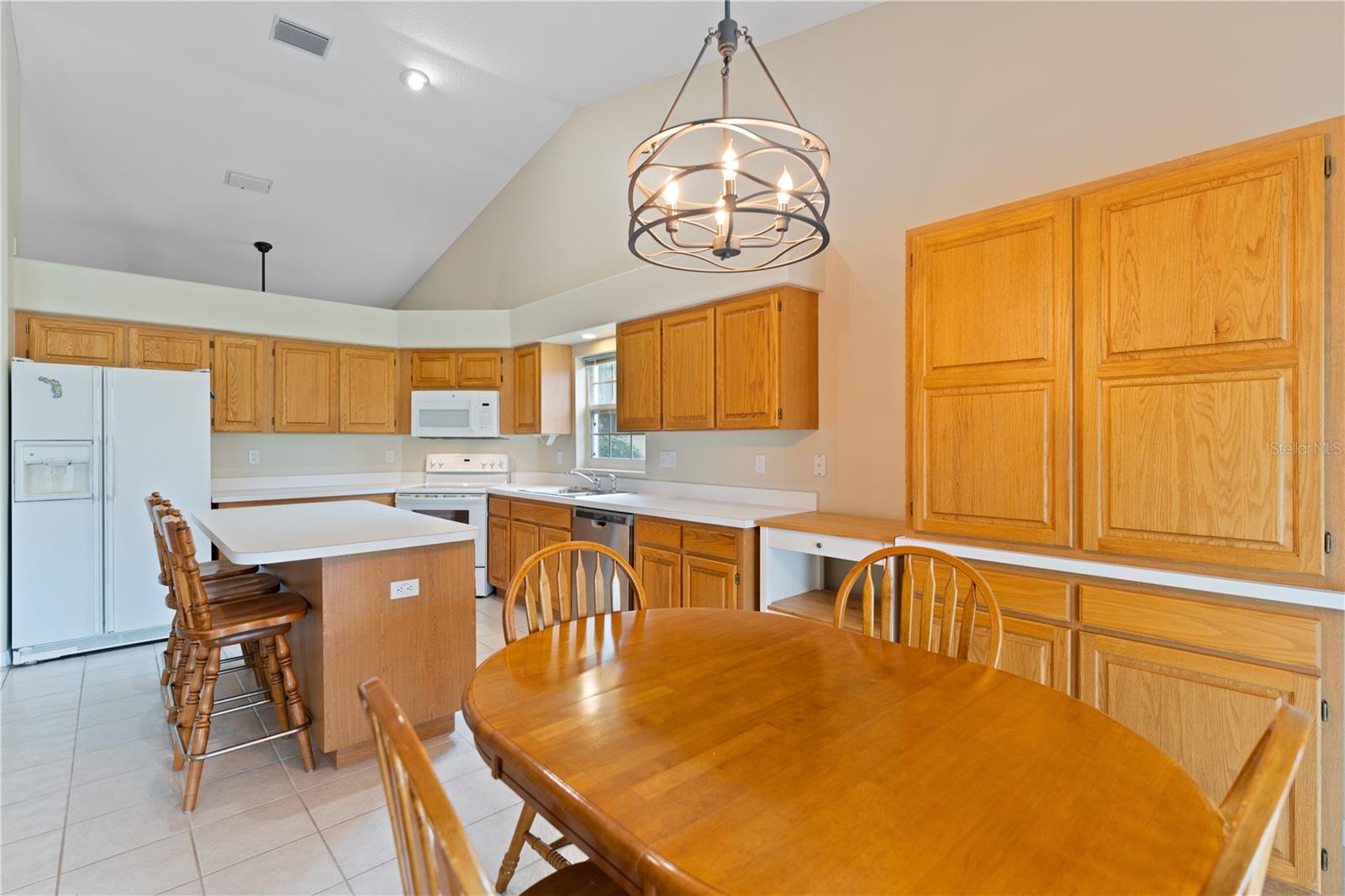 Listing photo id 14 for 6741 Northlake Drive