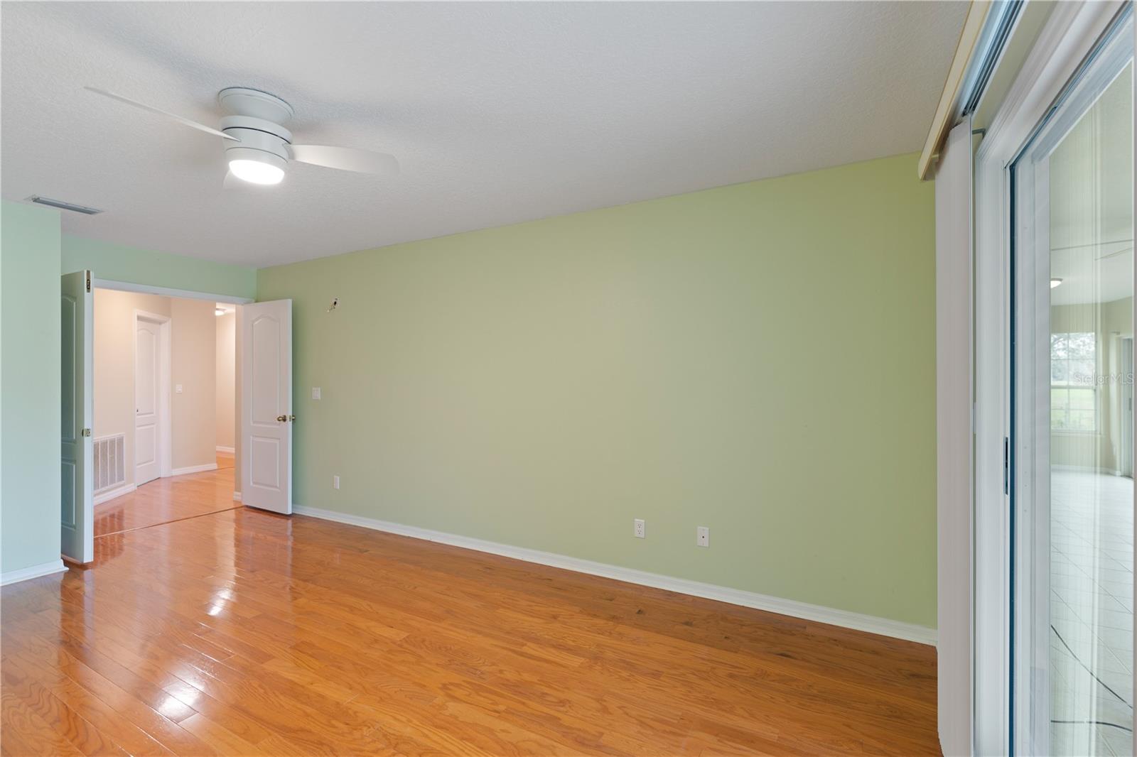 Listing photo id 56 for 6741 Northlake Drive