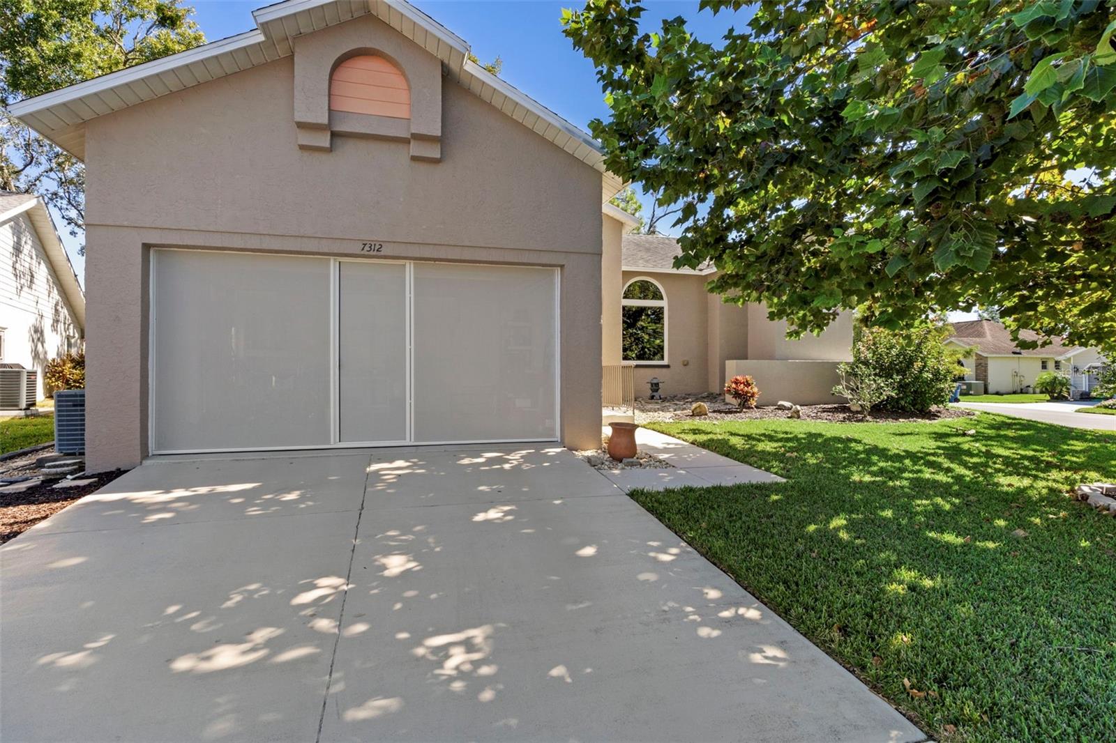 Image 2 of 64 For 7312 Bottle Brush Drive