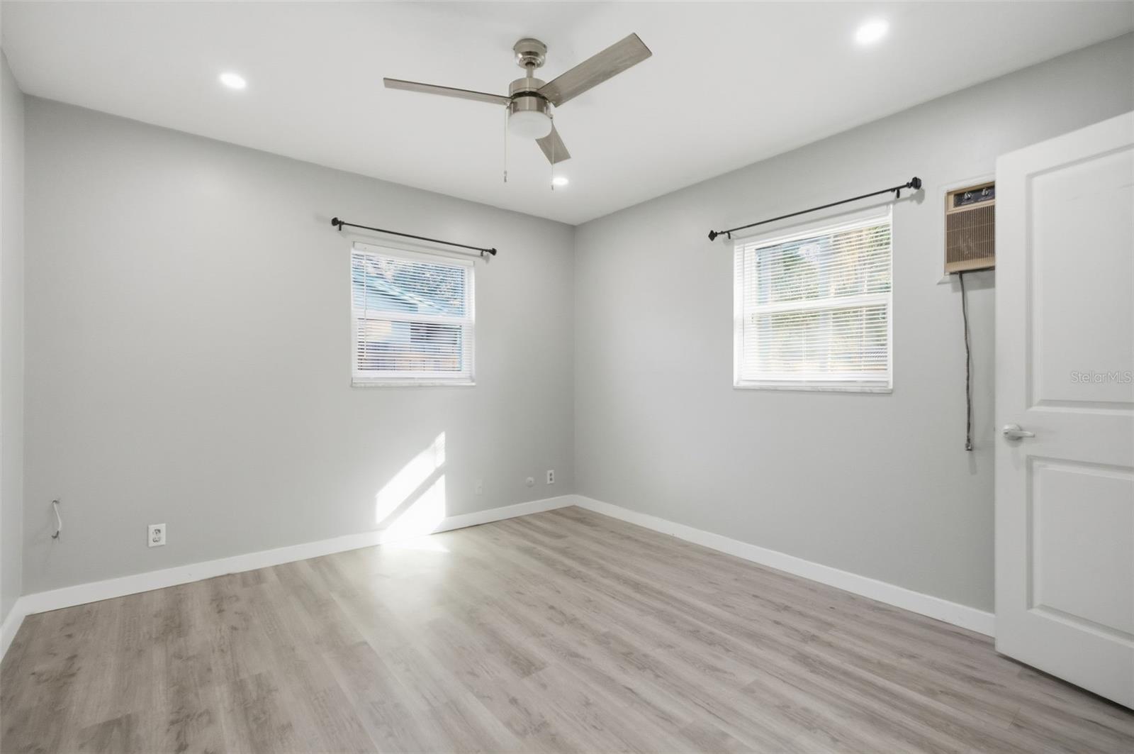 Image 16 of 48 For 118 Connie Avenue