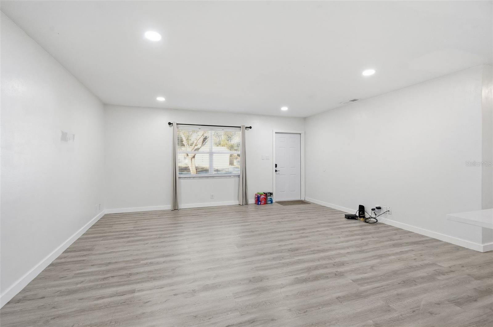 Image 18 of 48 For 118 Connie Avenue