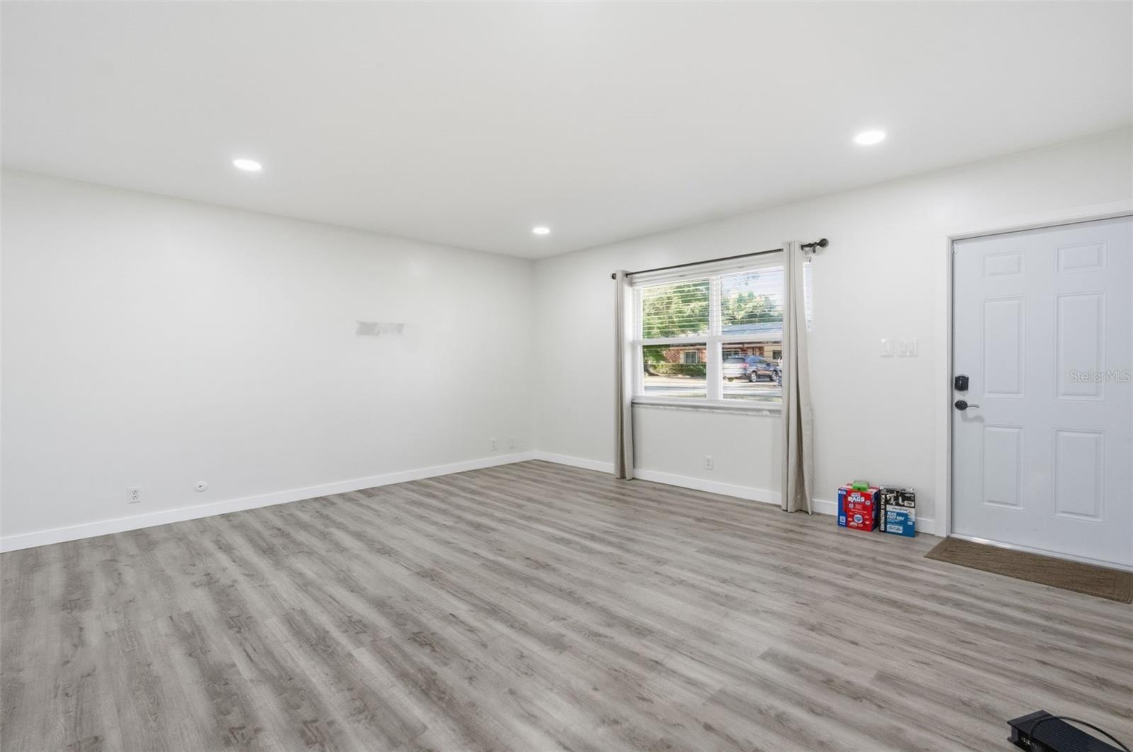 Image 19 of 48 For 118 Connie Avenue