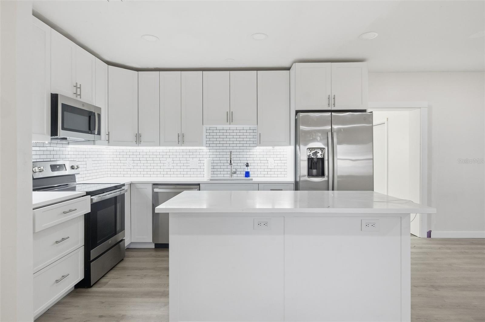 Image 2 of 48 For 118 Connie Avenue