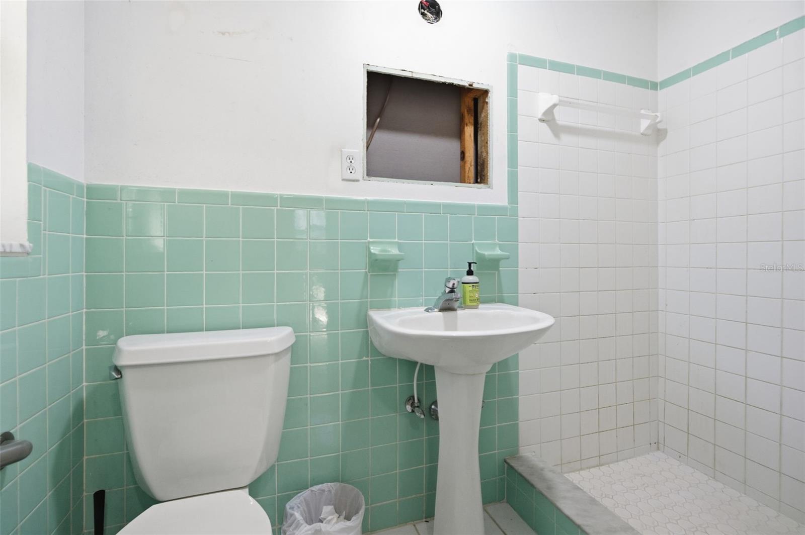 Image 20 of 48 For 118 Connie Avenue