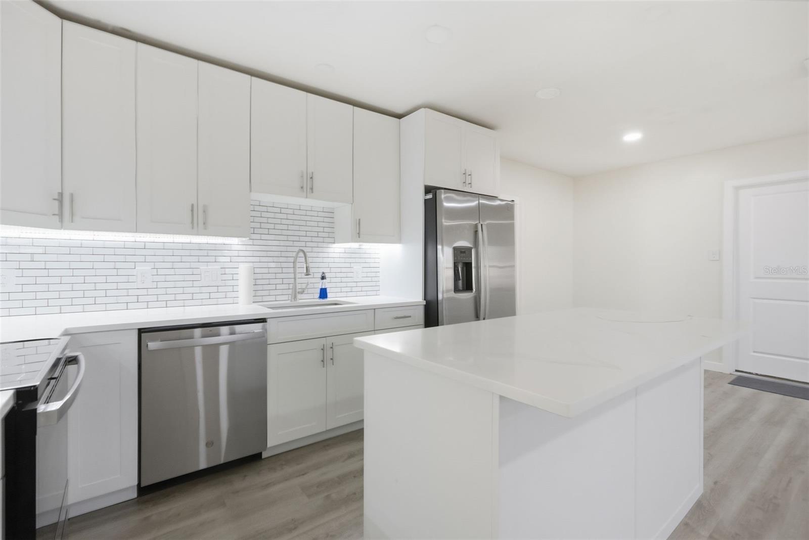 Image 3 of 48 For 118 Connie Avenue