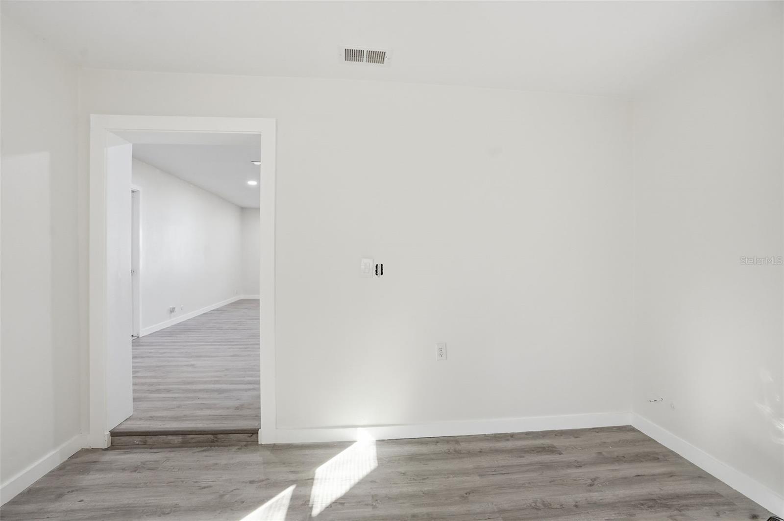 Image 31 of 48 For 118 Connie Avenue