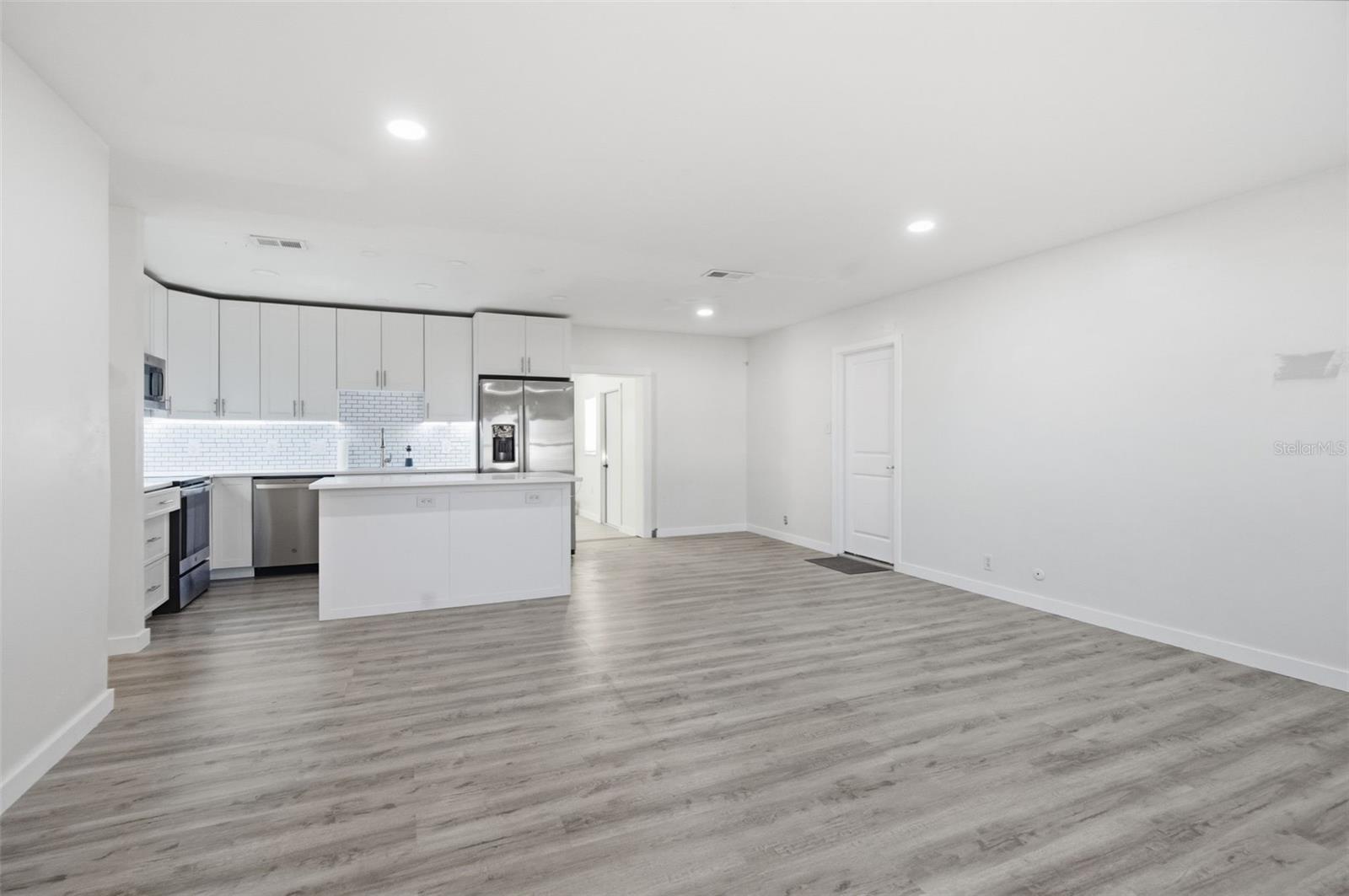 Image 8 of 48 For 118 Connie Avenue