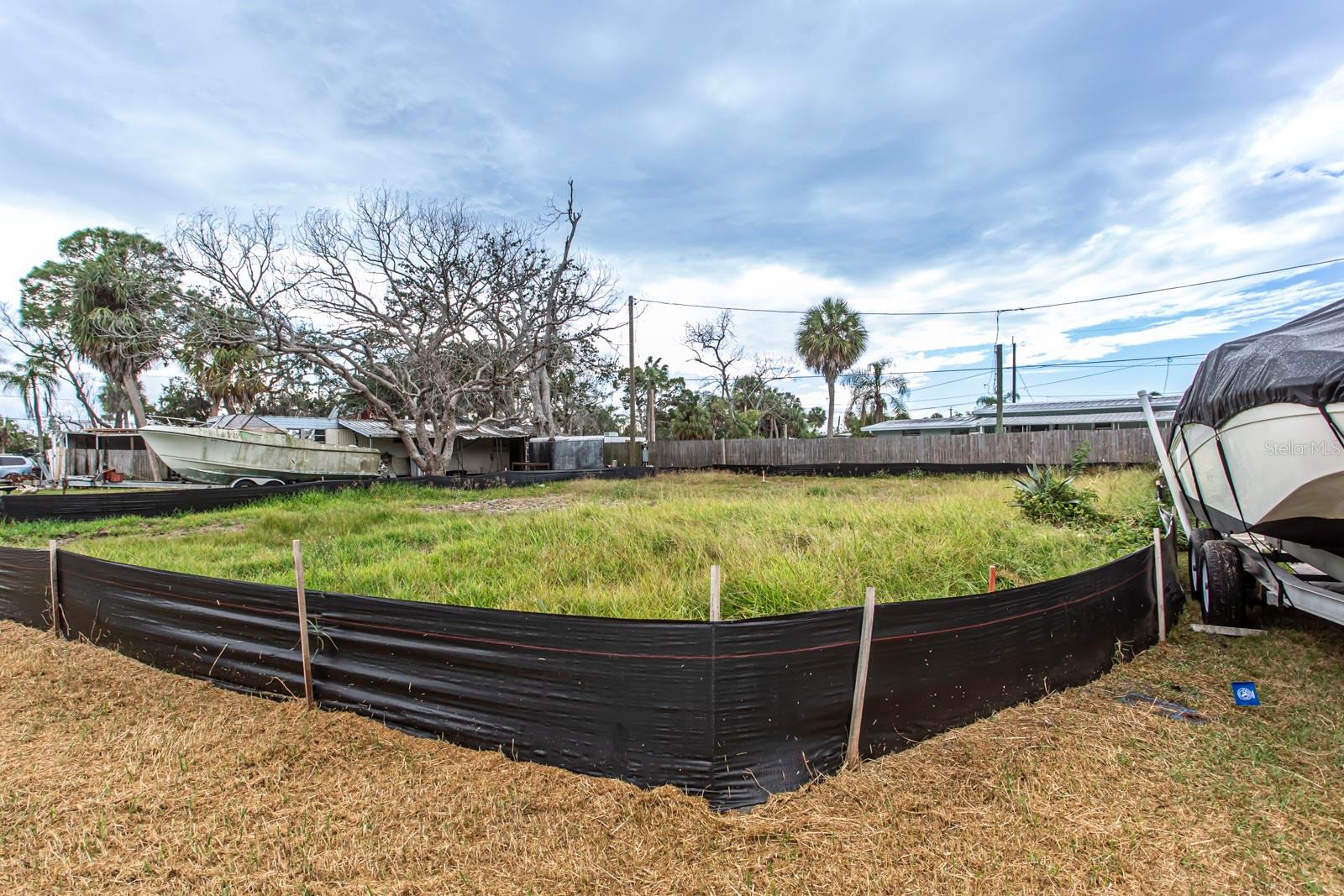 Listing photo id 1 for 6813 Garden Drive