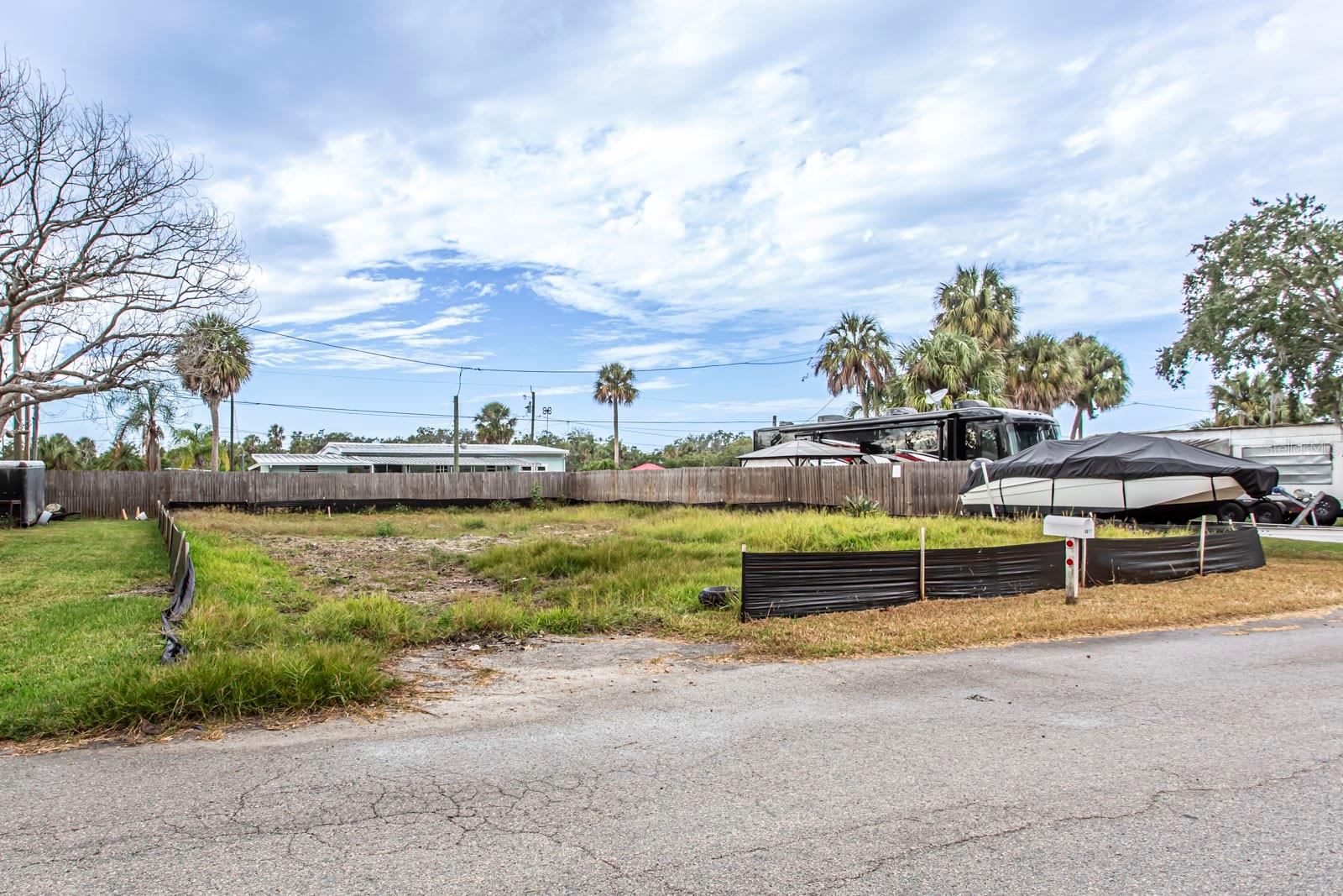 Listing photo id 4 for 6813 Garden Drive