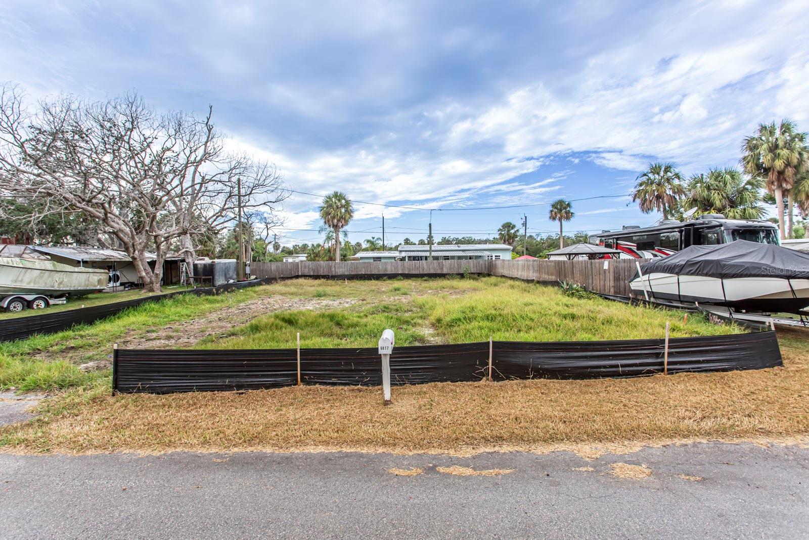 Listing photo id 6 for 6813 Garden Drive