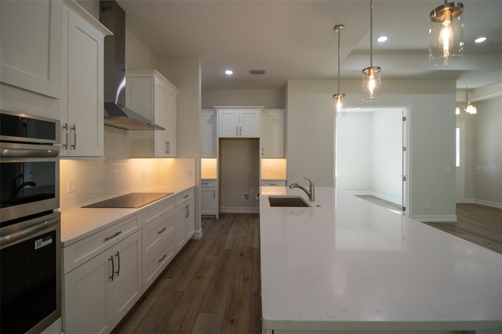 Image 10 of 40 For 2915 Goldenrod Drive