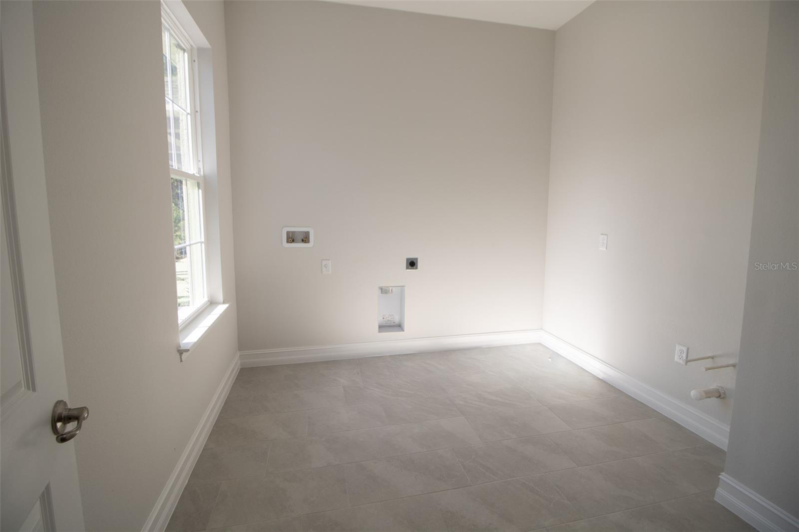 Image 27 of 40 For 2915 Goldenrod Drive