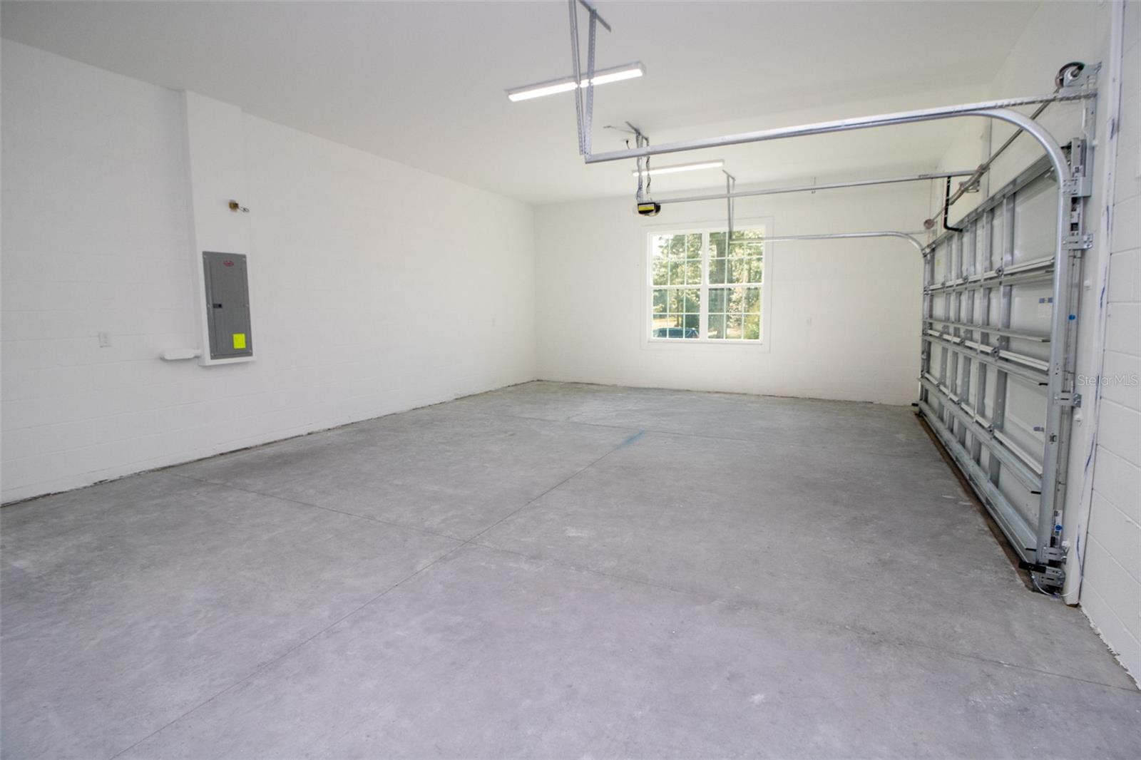 Image 28 of 40 For 2915 Goldenrod Drive