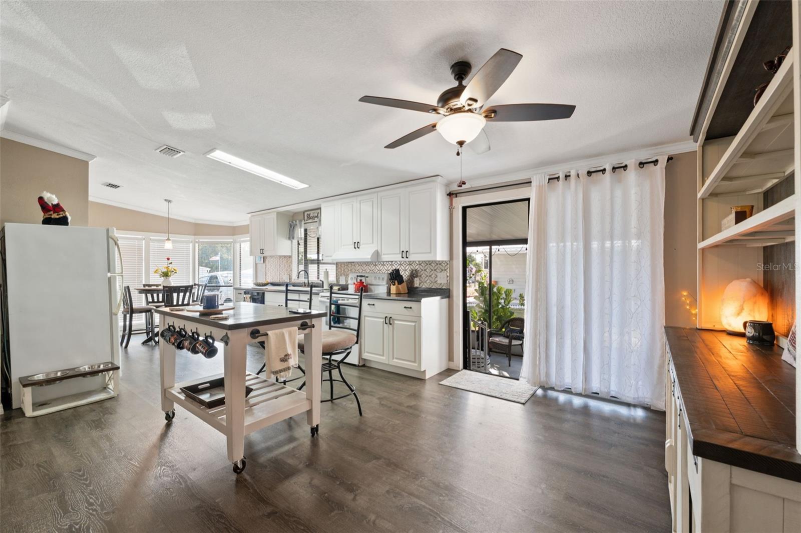 Image 10 of 33 For 14684 Rialto Avenue